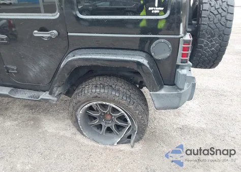 2014 Jeep Wrangler Unlimited Sahara z USA, uszkodzony, nr VIN 1C4BJWEG4EL317946